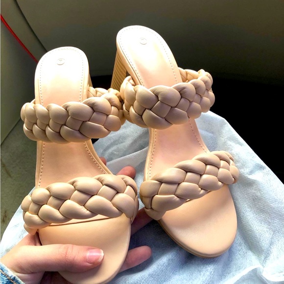 HEELZ - Picture 1 of 2